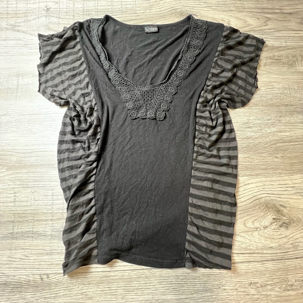 Daytrip Top Womens Medium Black Striped Ruffle Crochet Lace V-Neck Mixed Media